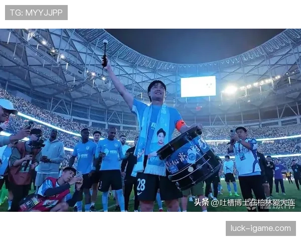 重温经典!十大传奇进球瞬间点燃球迷热情,足球历史高光时刻再现 重温经典!十大传奇进球瞬间点燃球迷热情,足球历史高光时刻再现