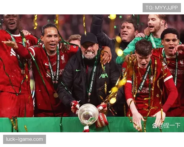 阿什拉夫状态回暖引爆英超热议，强势表现助球队冲击赛季荣誉