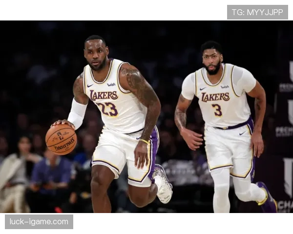 埃斯攻防平衡策略显奇效，助球队逆风翻盘引热议