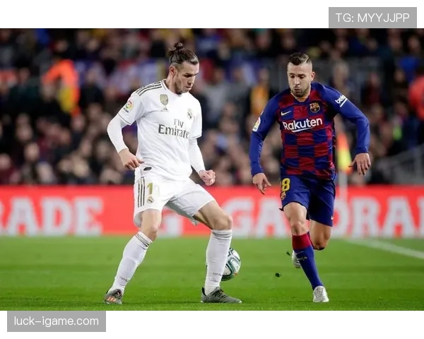 热那亚边路进攻火力全开，状态回暖彰显强劲实力