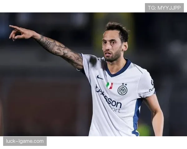 恰尔汗奥卢在中场新角色中的表现分析,值得关注的状态持续提升 恰尔汗奥卢在中场新角色中的表现分析,值得关注的状态持续提升