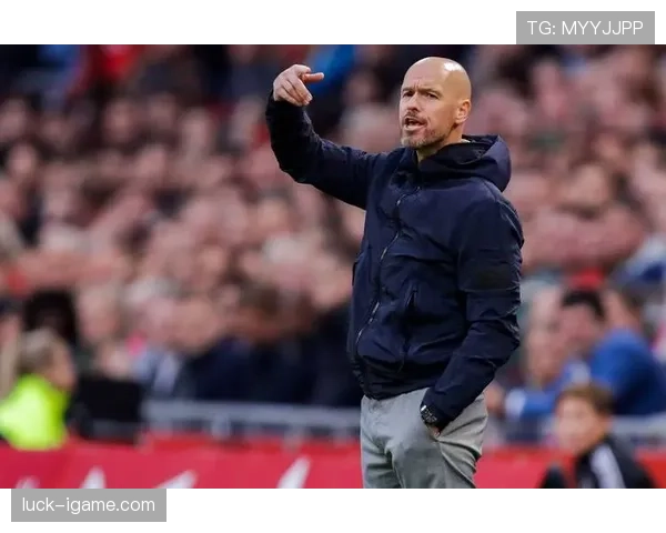 滕哈格豪赌曼联“新体系”，阵容大换血暴露致命短板：弃大牌、用新人，更衣室危机暗流涌动？