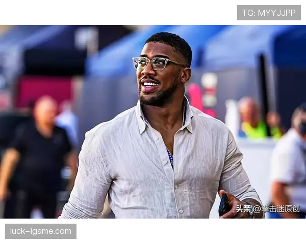 刷到安东尼·约书亚在路边小店结账，账单数字把我震住了